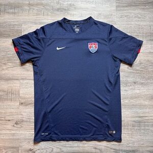 Nike Men's Navy and Blue T-shirt